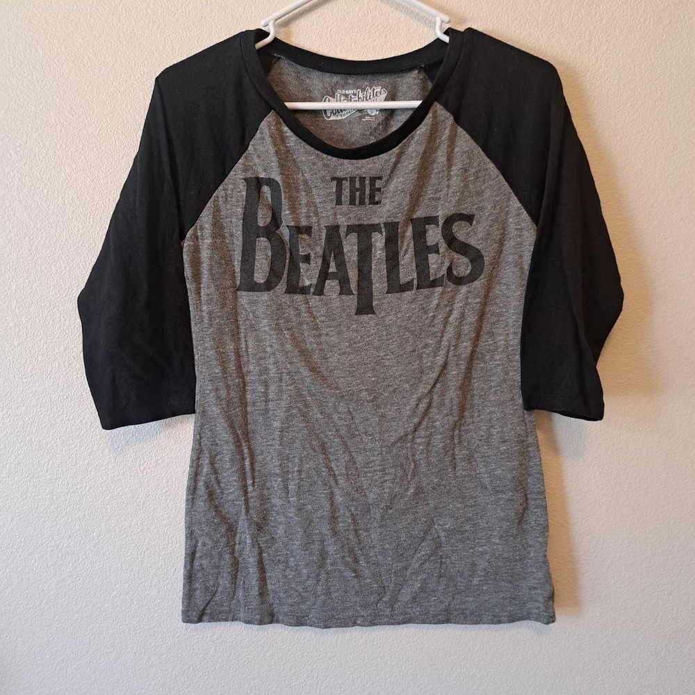 Old Navy Collectabilitees The Beatles Graphic Raglan Tee Gray Black Womens Small